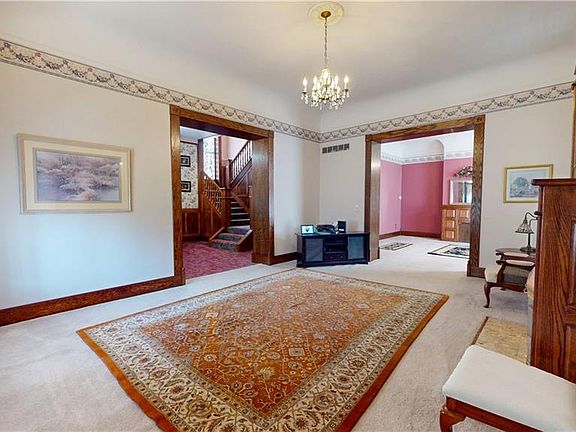 9th image of 537 N 8th St