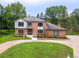 440 Abbey Wood Ct, Rochester, MI 48306