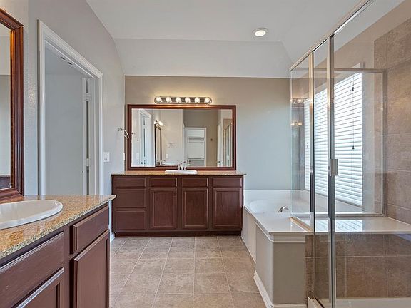 4th image of 3821 Redwood Creek Ln