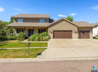 2208 E Pebble Beach Ln, Brandon, SD 57005