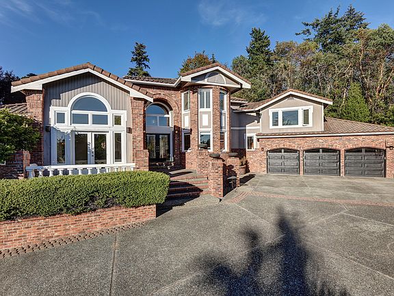 4th image of 203 SW 193rd Pl