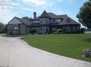 235 Oak Ridge Dr, Oak Harbor, OH 43449