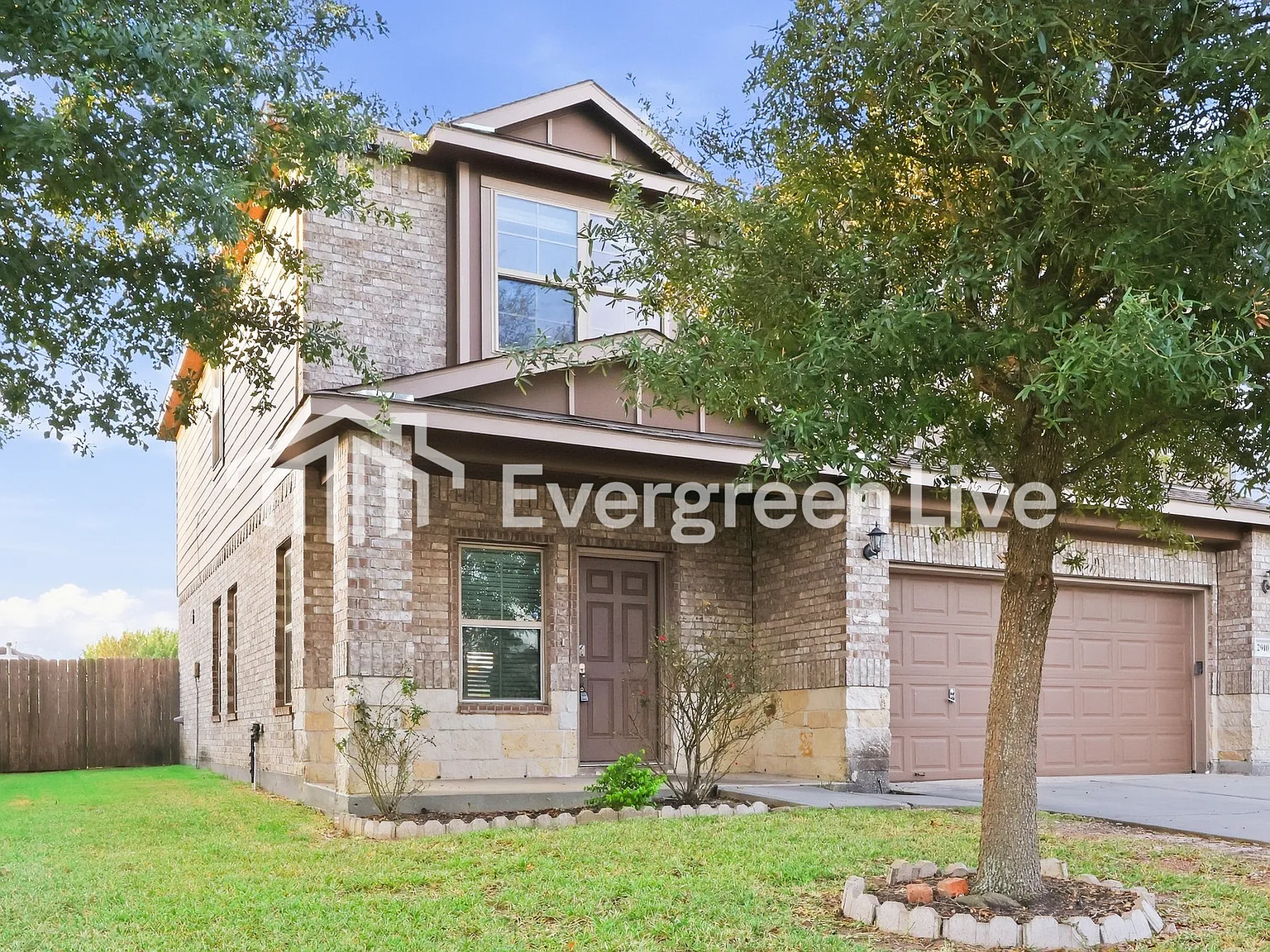 5 bed, 3.0 bath, 2418 sqft, $2,095 — Photo 2