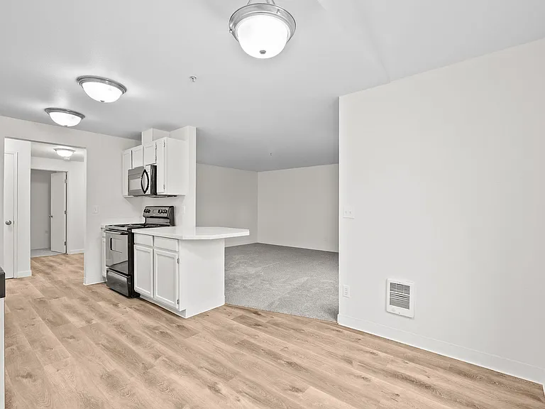Spacious 2x2 Apartment Homes in Central Tacoma! — Photo 14