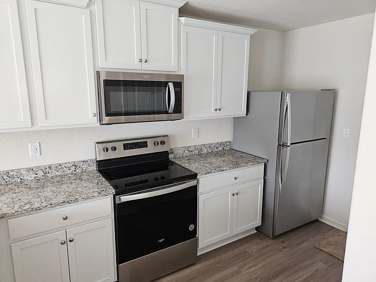 524 Hawley St — Photo 17