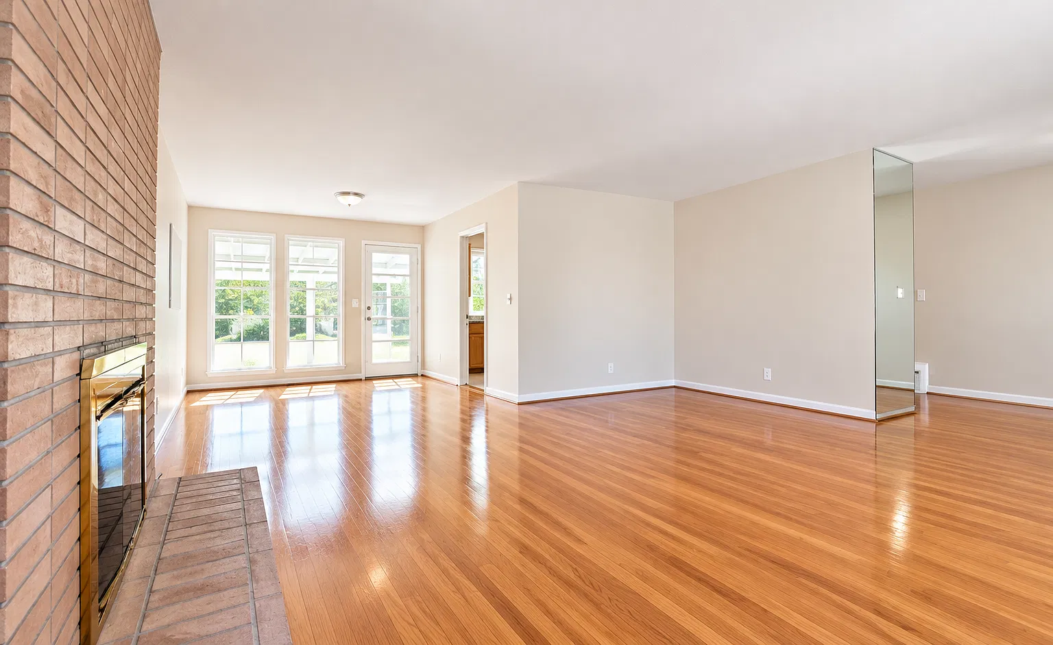 4 bed, 1800 sqft, $7,000 — Photo 3
