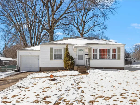10429 Ashbrook Dr, Saint Louis, MO 63137