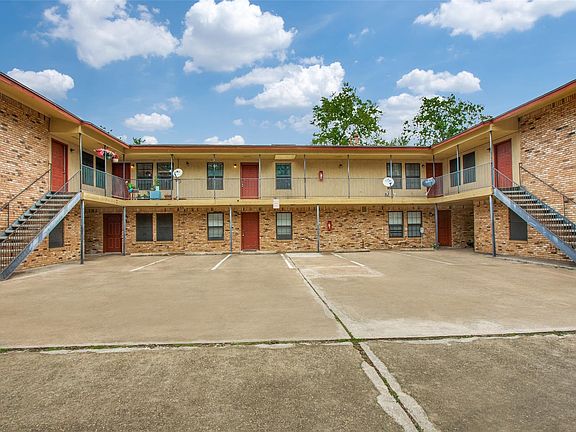 2nd image of 1108 N Elm St #7