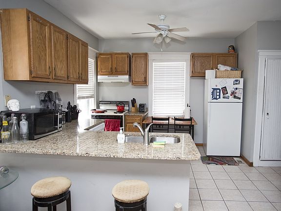 3rd image of 1524 W Hancock St