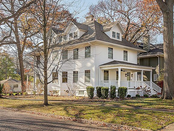 5th image of 801 Greenwood Ave