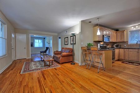 5th image of 601 Matadero Ave