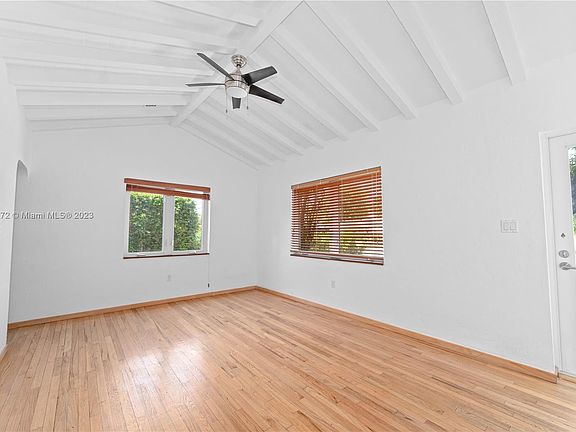 5th image of 718 NE 87th St #1
