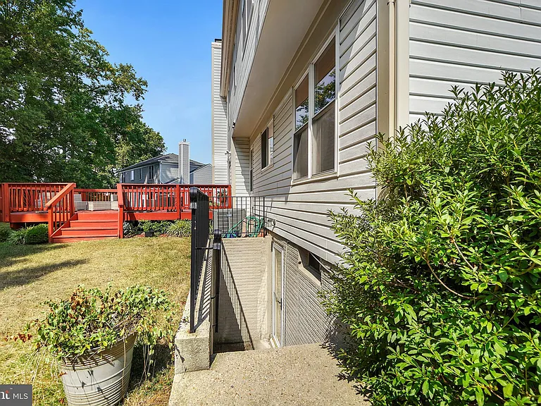 2505 Falling Brook Ter — Photo 2