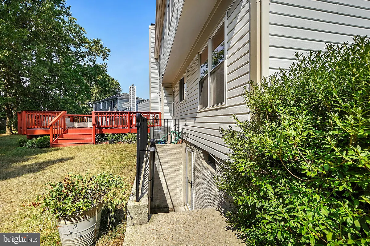 Building Photo - 2505 Falling Brook Ter