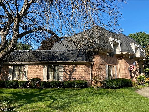 2nd image of 1290 Country Club Dr