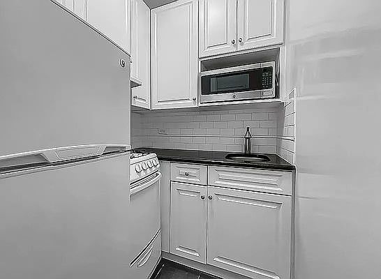 4th image of 4 Park Ave APT 5N