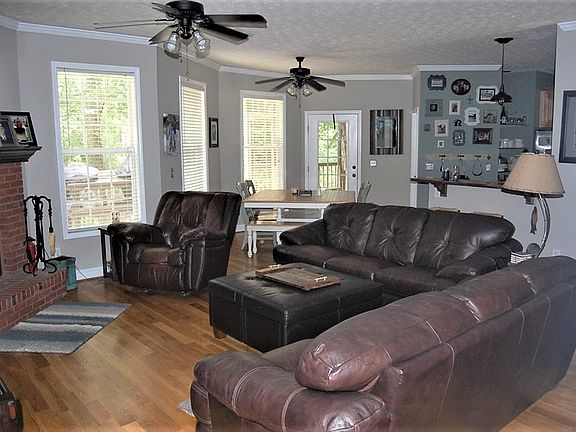 3rd image of 224 Central Heights Dr