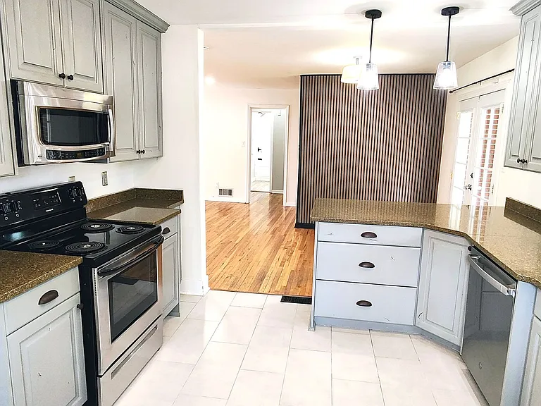 3096 S 1810 E — Photo 11