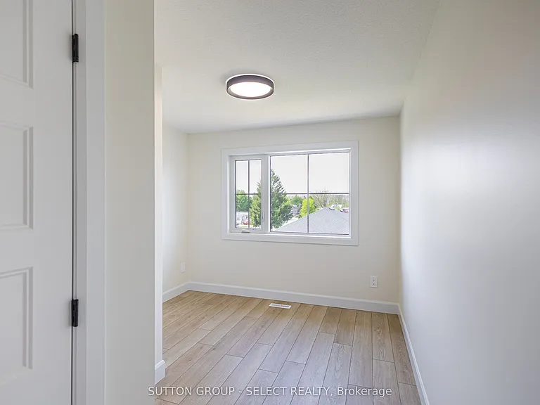 233 Upper Queen St #18 — Photo 30