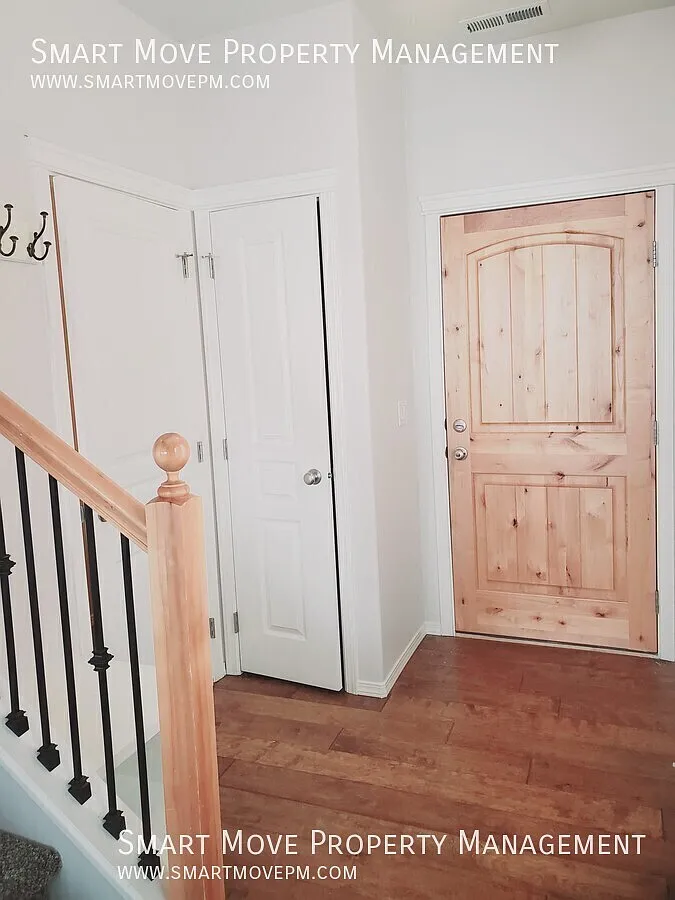 Adorable Two Story off Maple Grove. Neighborhood Pool, Park, Gym. Yard Care included — Photo 4