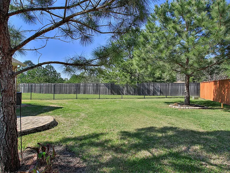 7 Heirloom Garden Pl — Photo 38