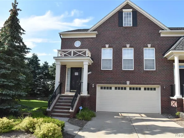 947 Sandalwood Dr #1, Troy, MI 48085