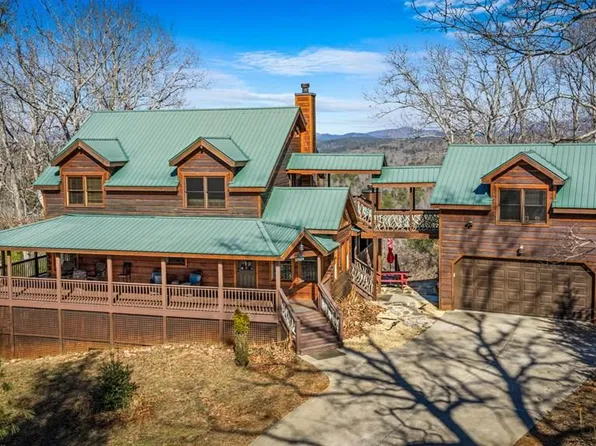 31 Hope Dr, Blue Ridge, GA 30513