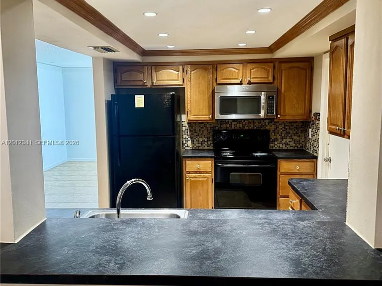 1010 NW 72nd Ter — Photo 3