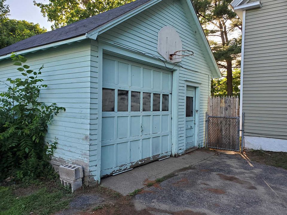 1st image of 24 Emery St