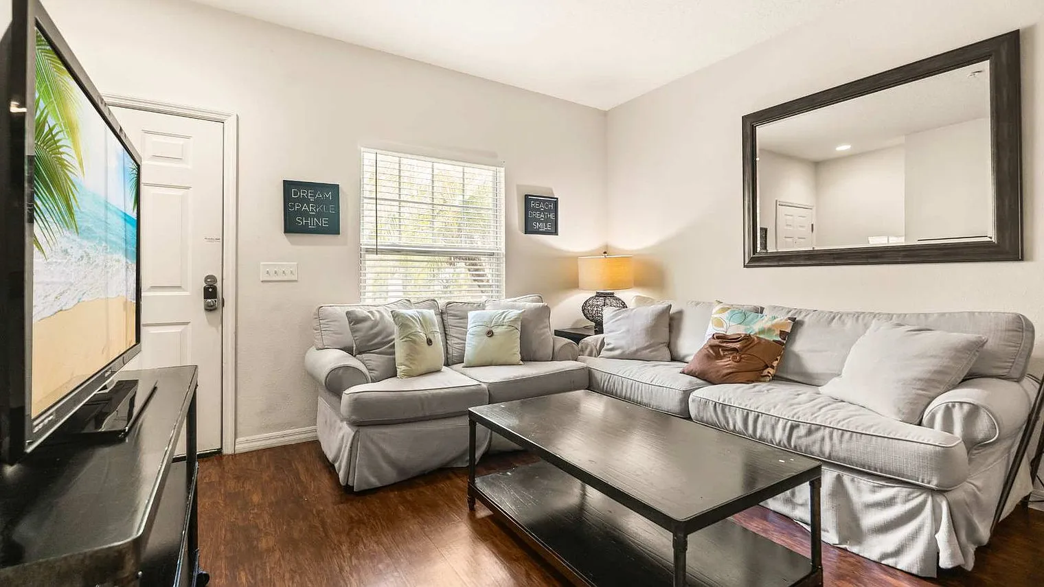 3 bed, 2.0 bath, 2647 sqft, $4,080 — Photo 1