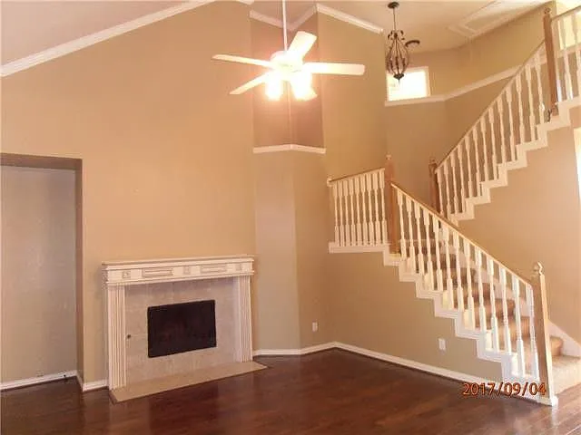 630 Waterview Dr — Photo 3