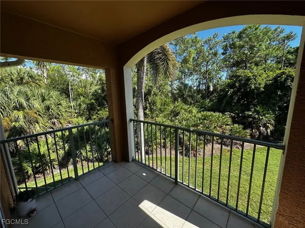 1270 Wildwood Lakes Blvd APT 202, Naples, FL 34104