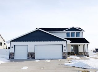 38 Harmony Blvd, Surrey, ND 58785