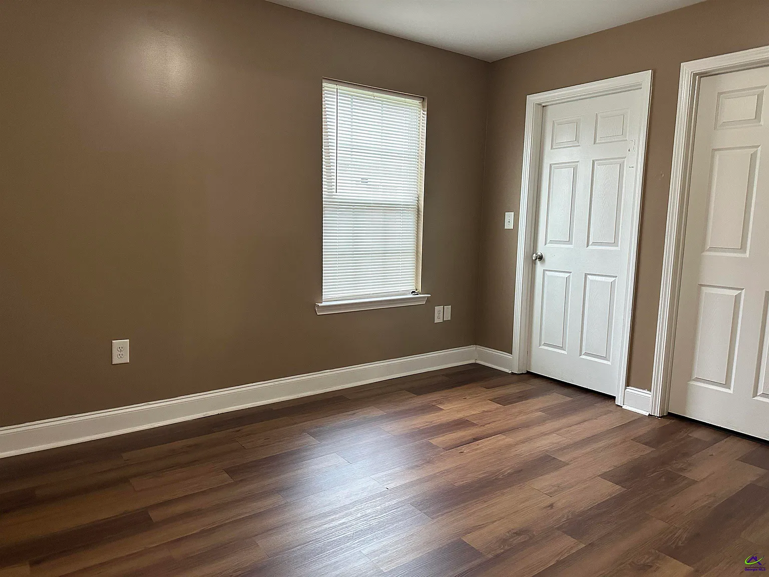 3 bed, 2.0 bath, 960 sqft, $1,100 — Photo 4
