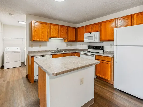THE HIGHLANDS, 2015 27th St SE #202, Saint Cloud, MN 56304