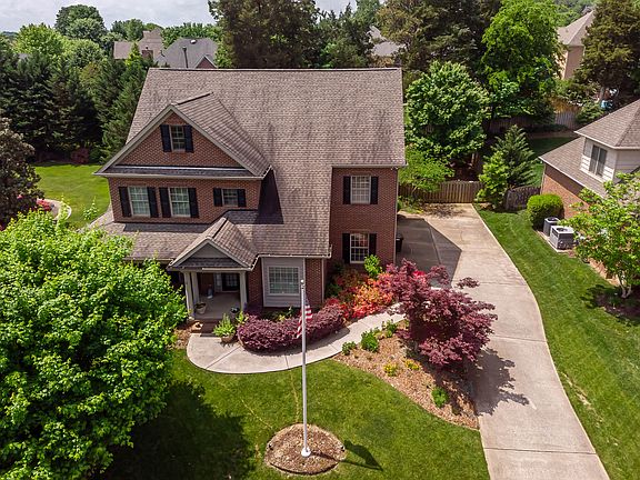 4th image of 1221 Bentley Park Ln