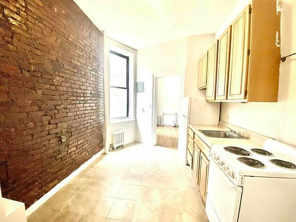 3rd image of 19 Stuyvesant St APT 2