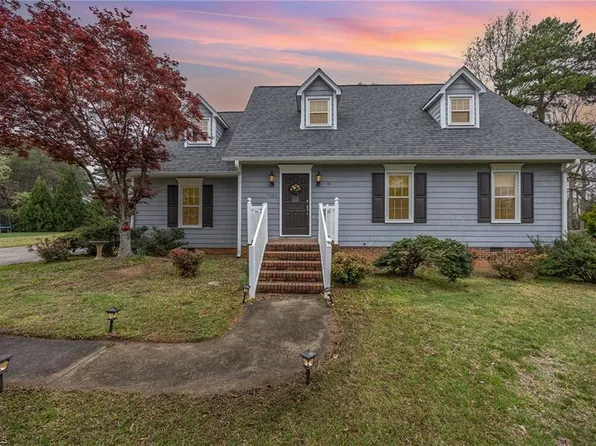 7041 Orchard Path Dr, Clemmons, NC 27012