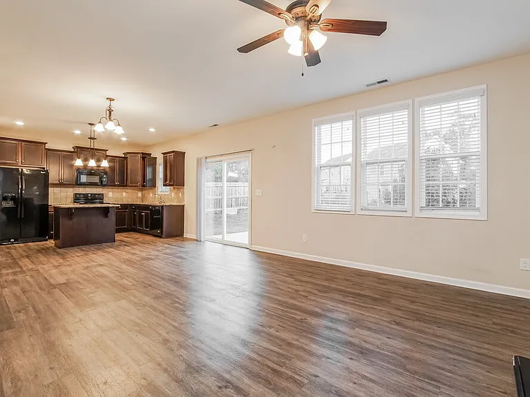 536 McCarthy Dr — Photo 6