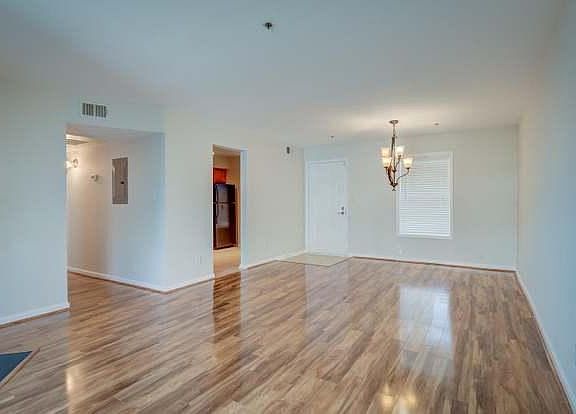 3rd image of 3179 Summit Square Dr APT D5