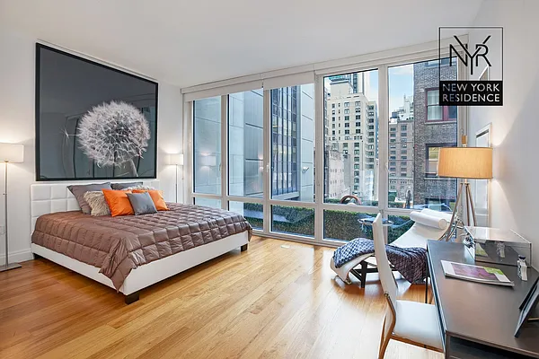 Sold by New York Residence | media 27