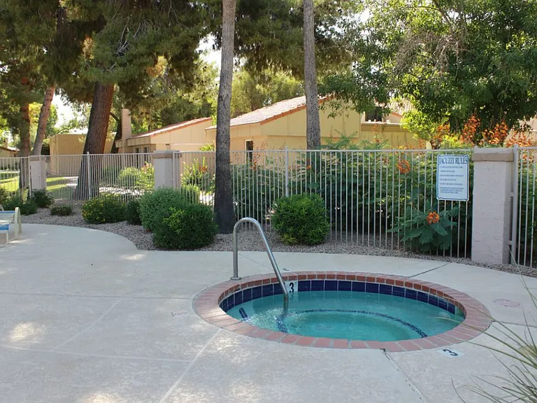 Hot tub/jacuzzi