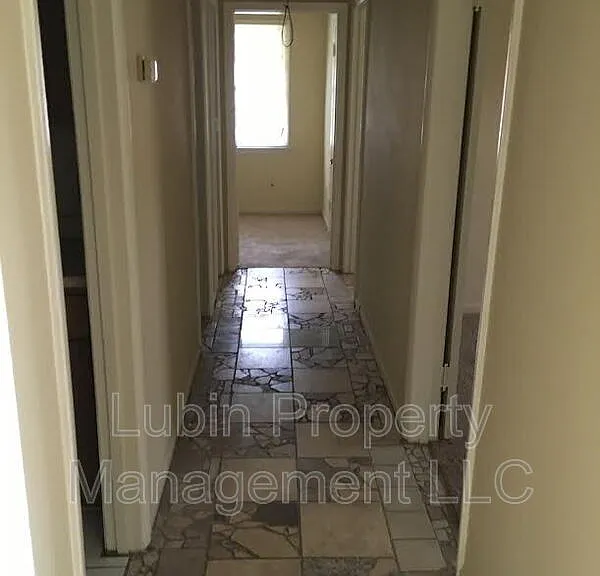 3266 Rochester Rd — Photo 4
