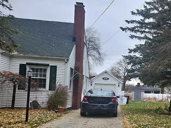 4th image of 5916 Oakwood St
