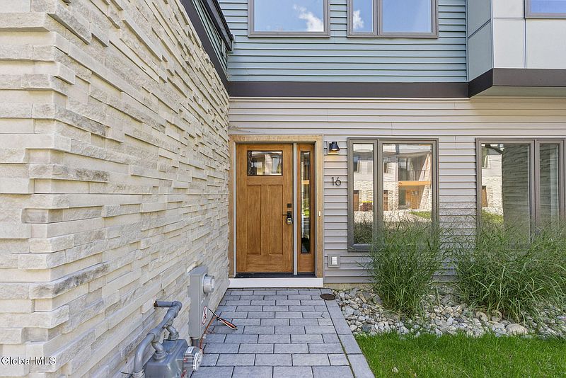 5th image of 16 Footpath Way