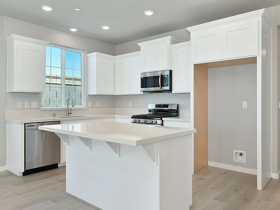 3rd image of 617 Tortugas Pl