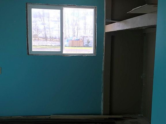 5th image of 464 W 245 N