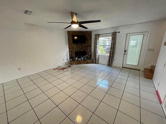 3rd image of 11920 Congressional Dr