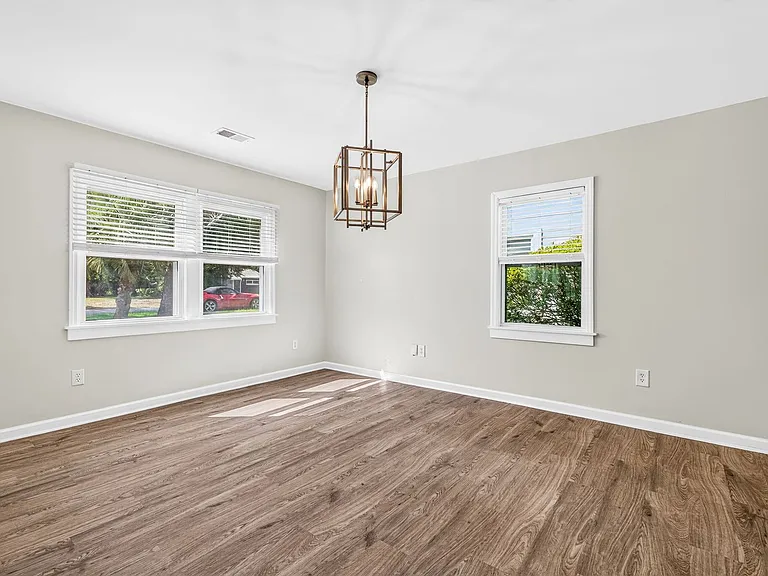 1208 Hawthorne Rd — Photo 6