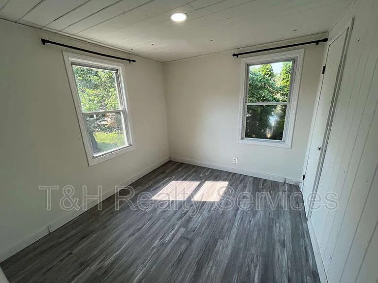 106 E Pendleton Ave — Photo 10